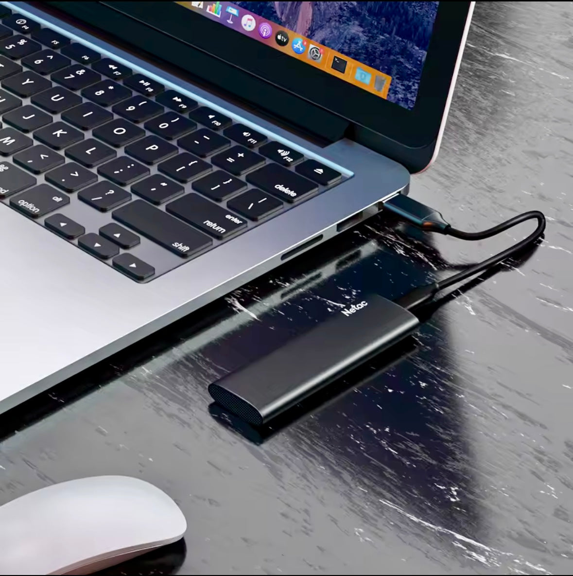 SSD externe 1To compact et rapide avec connexion USB-C pour transfert haute vitesse jusqu'à 550MB/s
